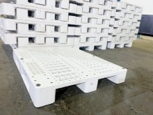 پارس پالت | سفارش تولید پالت پلاستیکی سفید بهداشتی